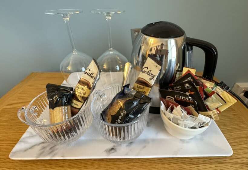 بنسيون The Angove