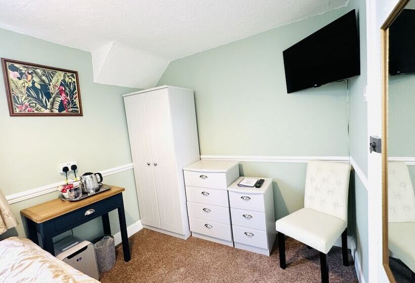 פנסיון The Angove