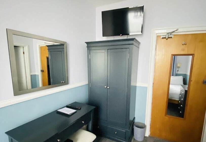 بنسيون The Angove