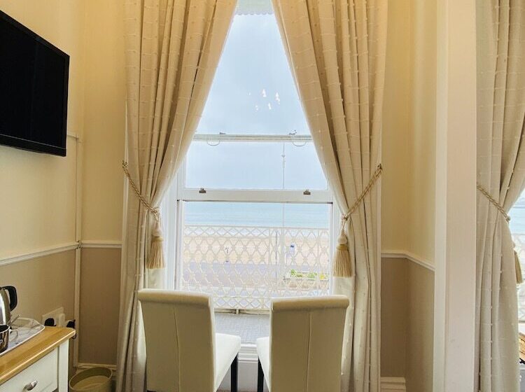 بنسيون The Angove