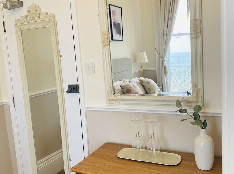 بنسيون The Angove