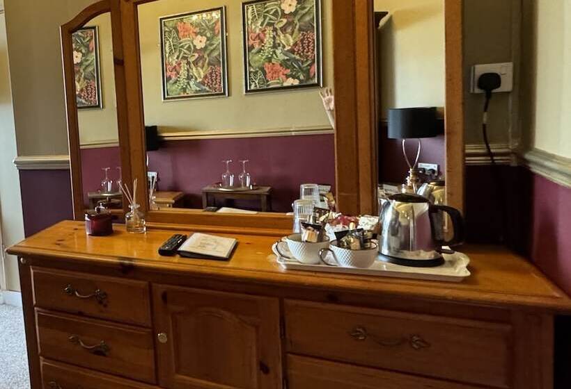 بنسيون The Angove