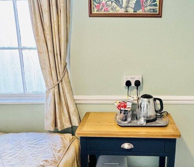 بنسيون The Angove