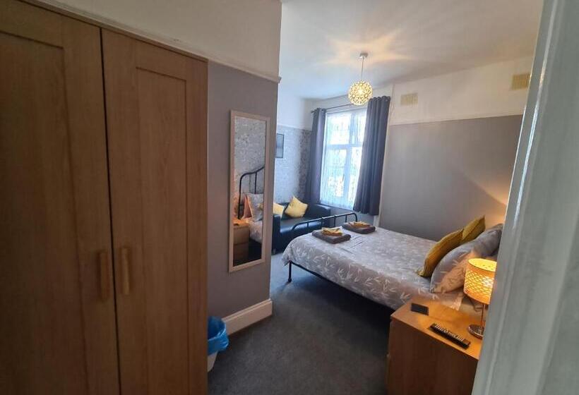 پانسیون The Roslyn Guest House