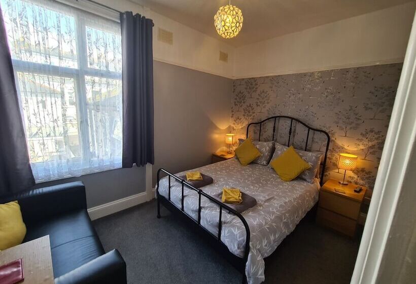 پانسیون The Roslyn Guest House