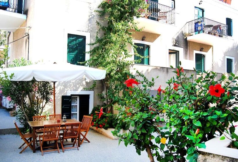 Пансион Twin House