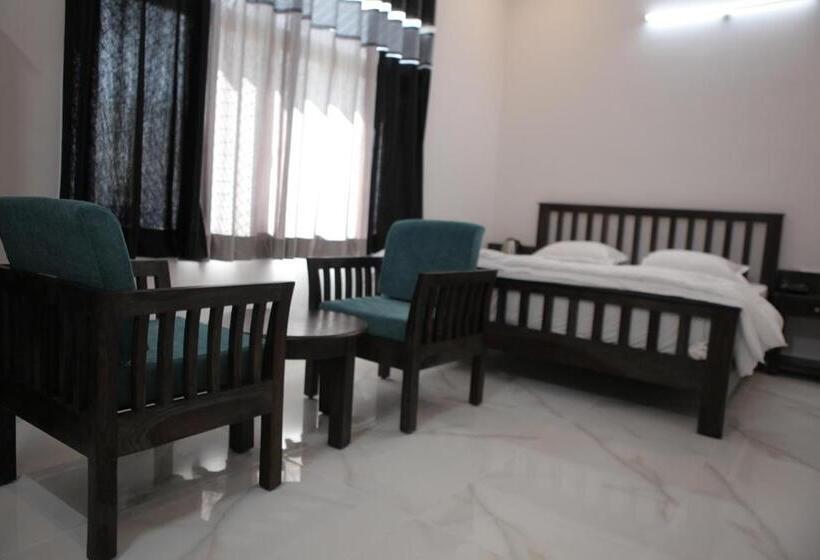 هتل Brahma Heritage Pool With Nature