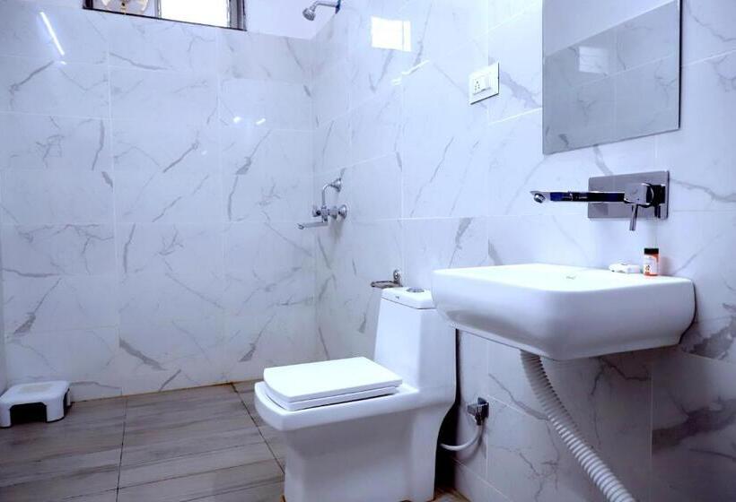 هتل Brahma Heritage Pool With Nature