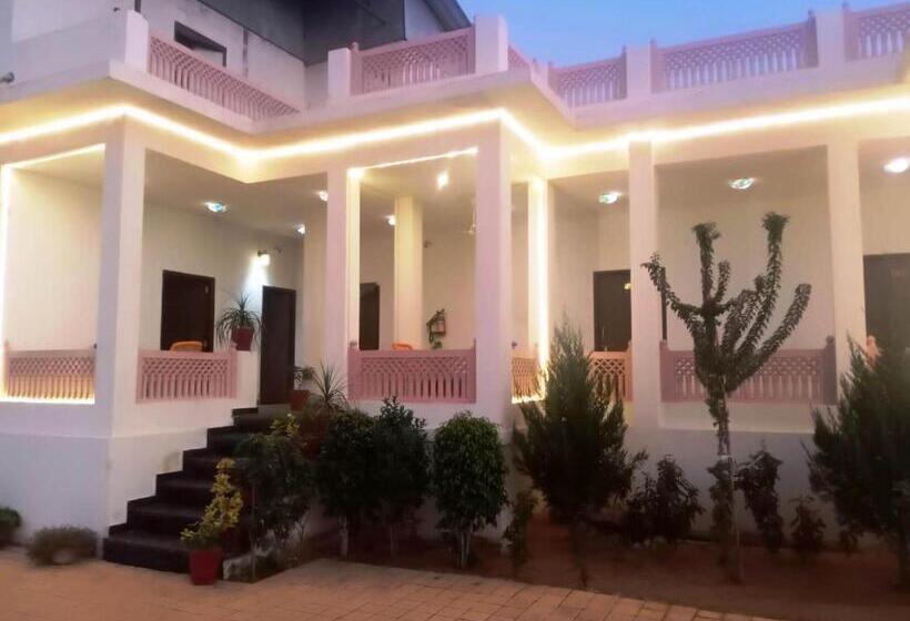 هتل Brahma Heritage Pool With Nature