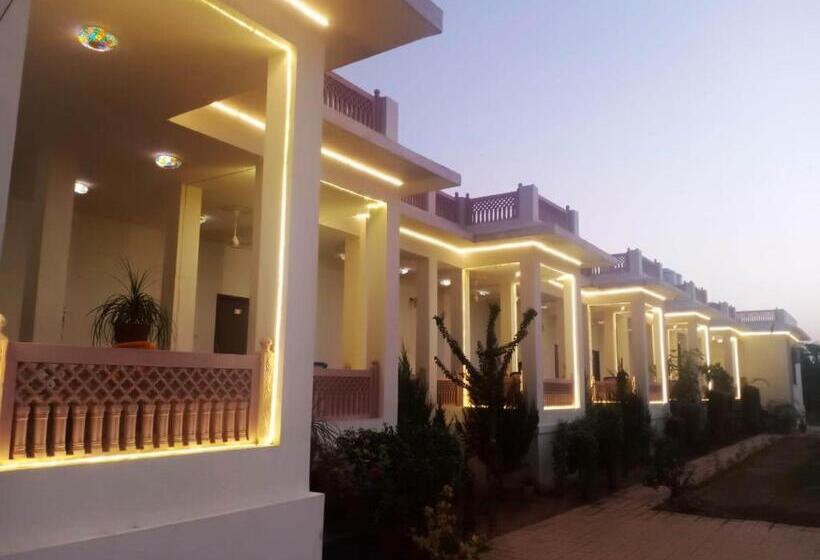 هتل Brahma Heritage Pool With Nature