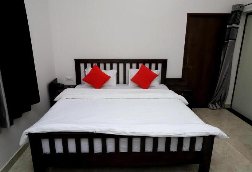 هتل Brahma Heritage Pool With Nature