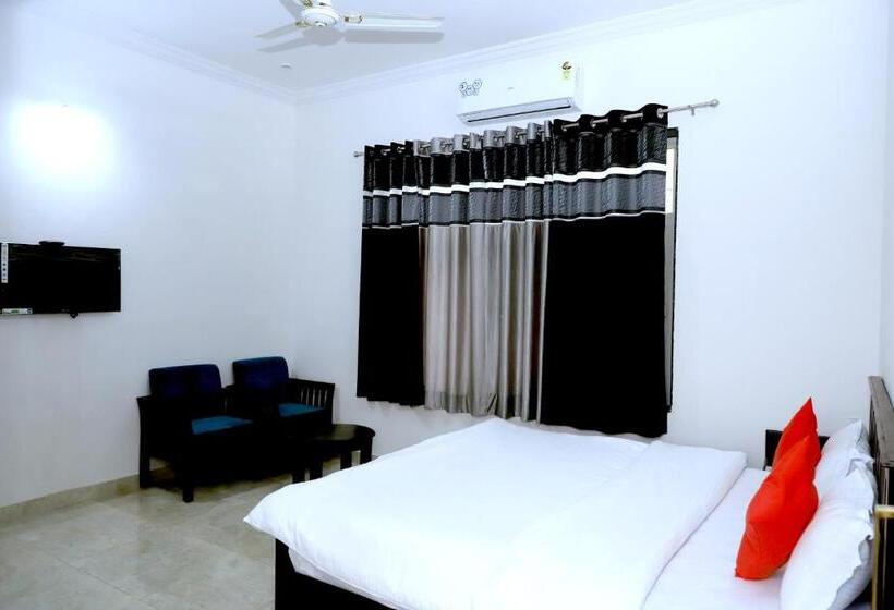 هتل Brahma Heritage Pool With Nature