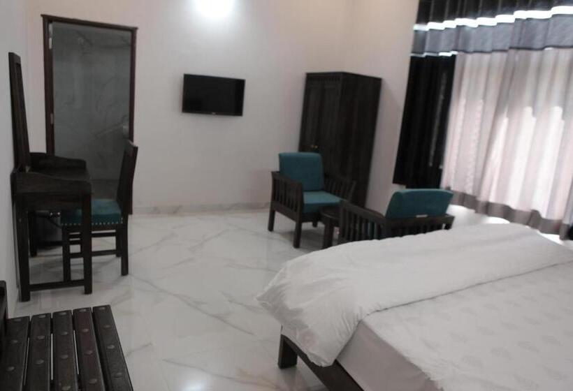 هتل Brahma Heritage Pool With Nature