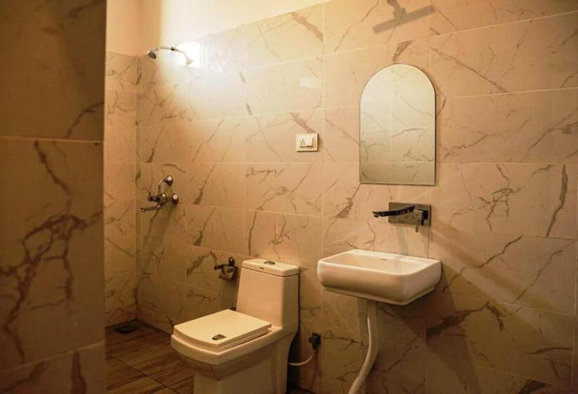 هتل Brahma Heritage Pool With Nature