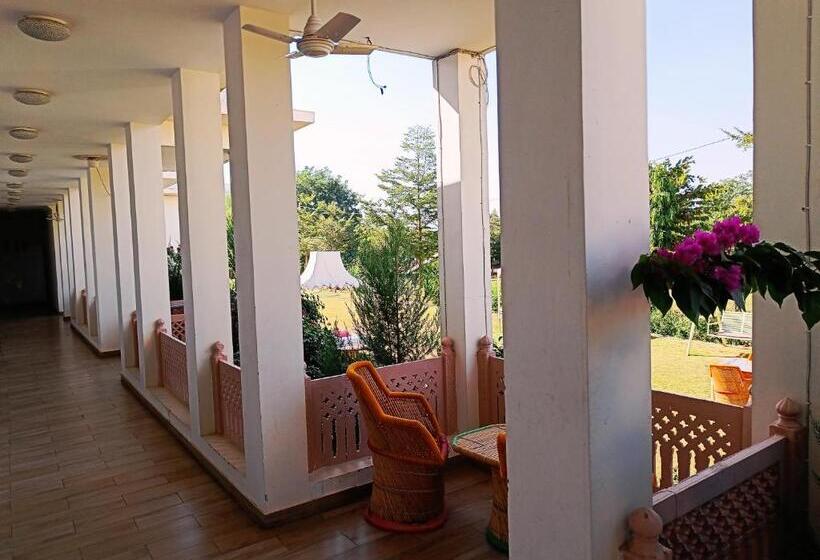 هتل Brahma Heritage Pool With Nature