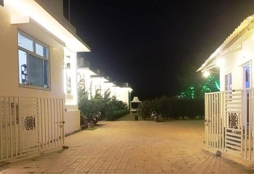 هتل Brahma Heritage Pool With Nature