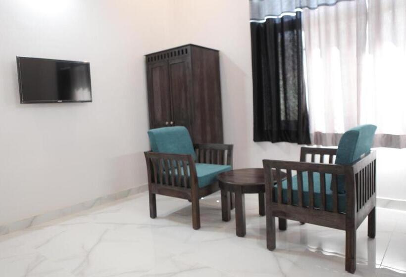 هتل Brahma Heritage Pool With Nature