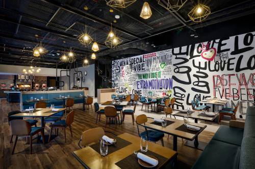 هتل Aloft Dubai Airport