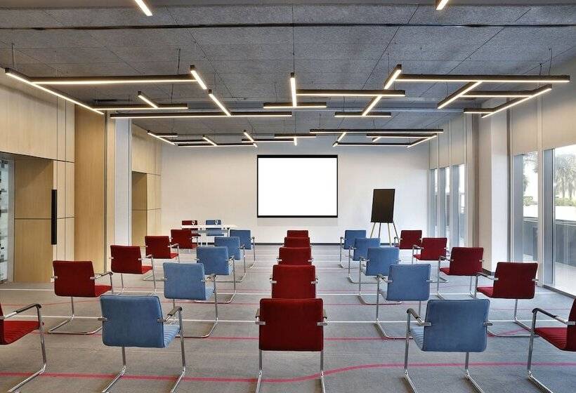 هتل Aloft Dubai Airport