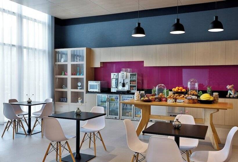 هتل Aloft Dubai Airport