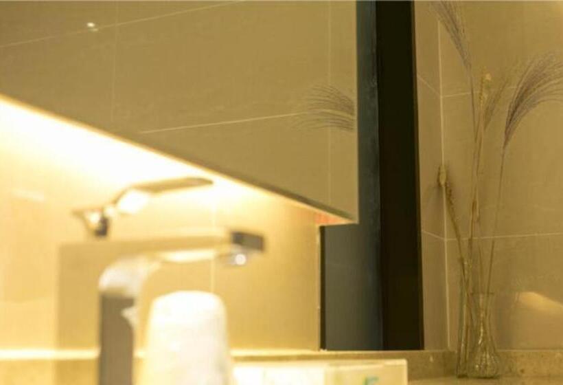 酒店 City Comfort Inn Xinfeng High Speed Railway West Station Yingbin Avenue