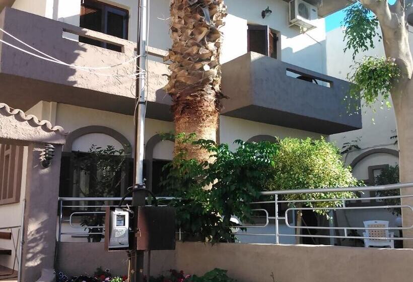 Отель Fotula Studios