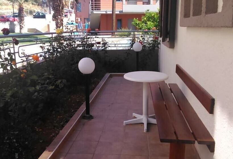 Отель Fotula Studios