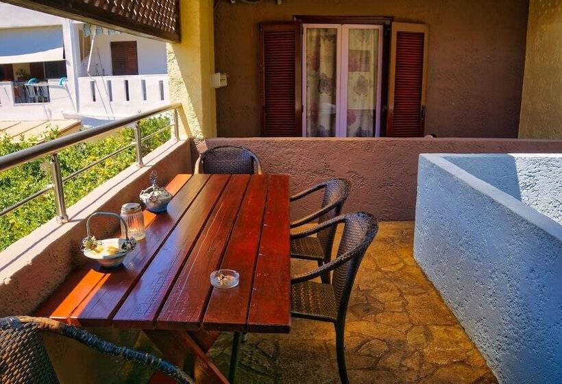 Отель Fotula Studios