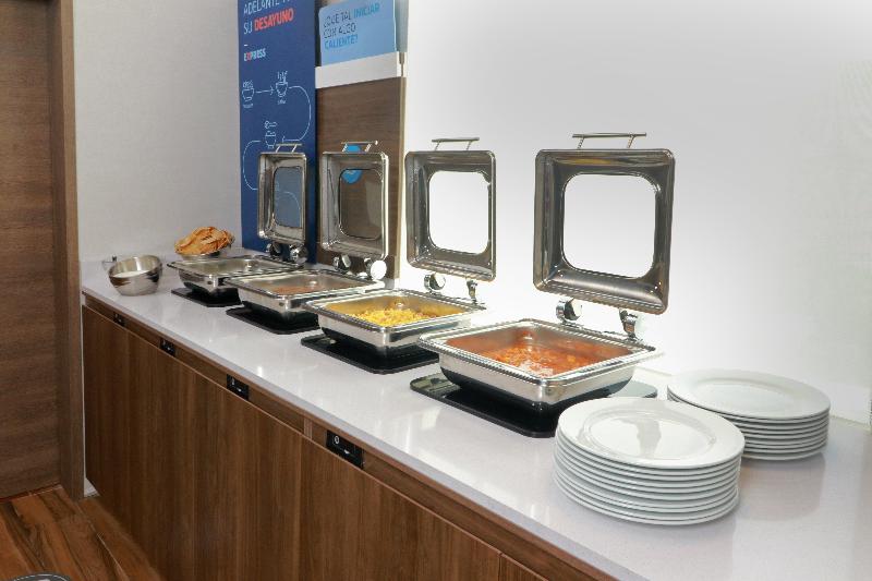 ホテル Holiday Inn Express Monterrey Fundidora, An Ihg