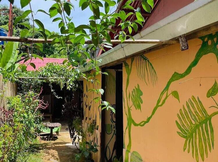 تختخواب و صبحانه Forest Camp El Nido