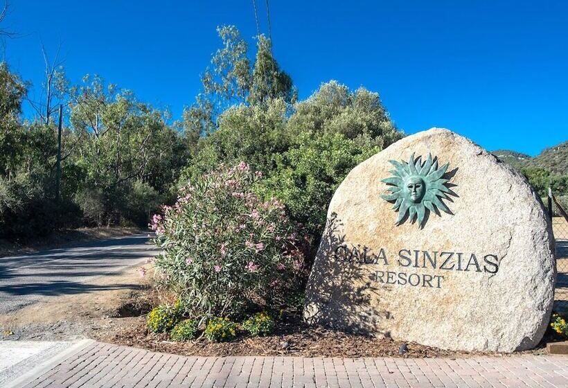 בית מלון כפרי Cala Sinzias Resort