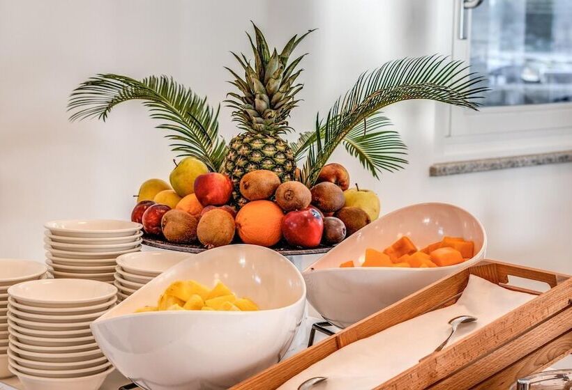 בית מלון כפרי Cala Sinzias Resort