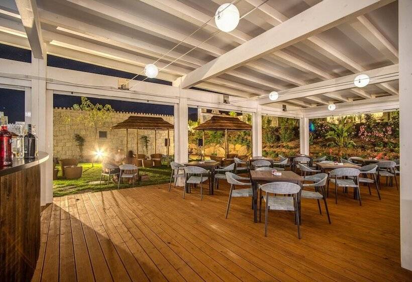 בית מלון כפרי Cala Sinzias Resort