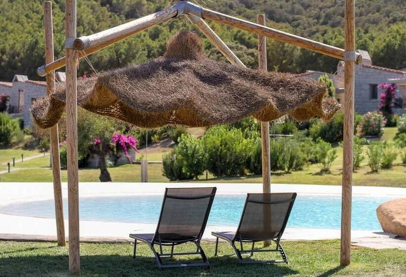 בית מלון כפרי Cala Sinzias Resort