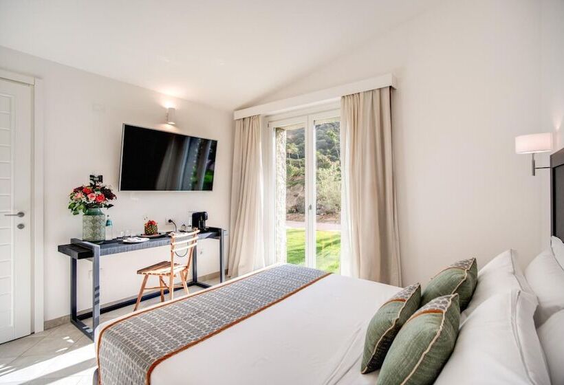 בית מלון כפרי Cala Sinzias Resort