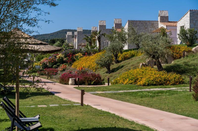 בית מלון כפרי Cala Sinzias Resort