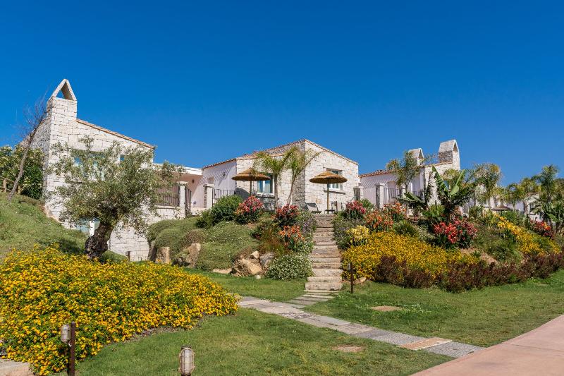 בית מלון כפרי Cala Sinzias Resort