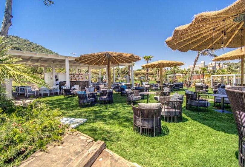 בית מלון כפרי Cala Sinzias Resort