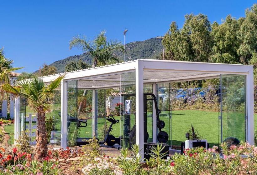 בית מלון כפרי Cala Sinzias Resort