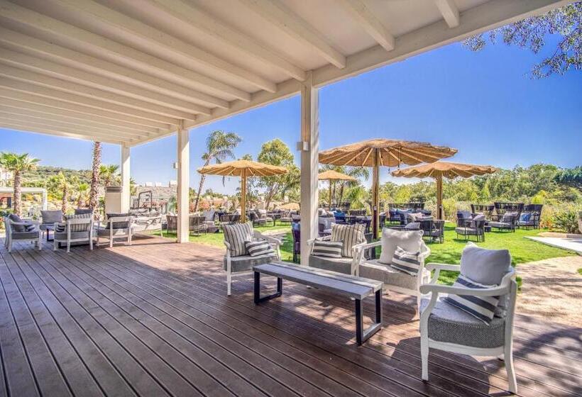 בית מלון כפרי Cala Sinzias Resort