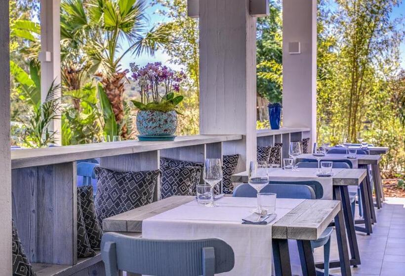 בית מלון כפרי Cala Sinzias Resort