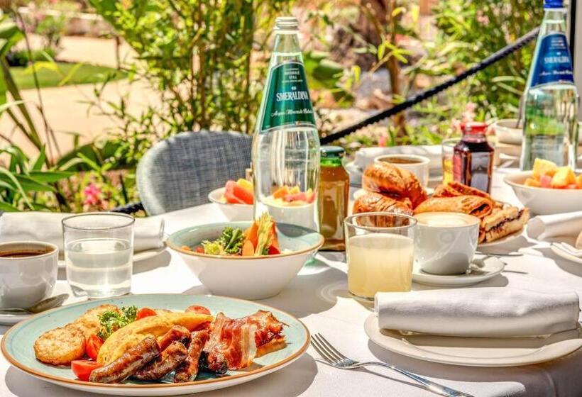 בית מלון כפרי Cala Sinzias Resort