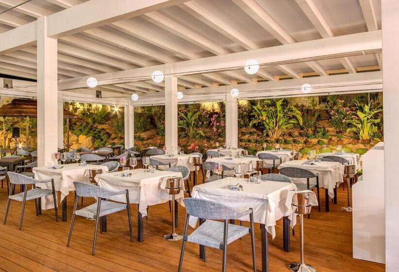 בית מלון כפרי Cala Sinzias Resort