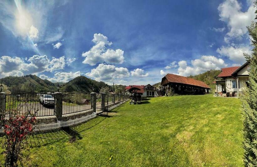 Pensiunea Acasa La Moieciu