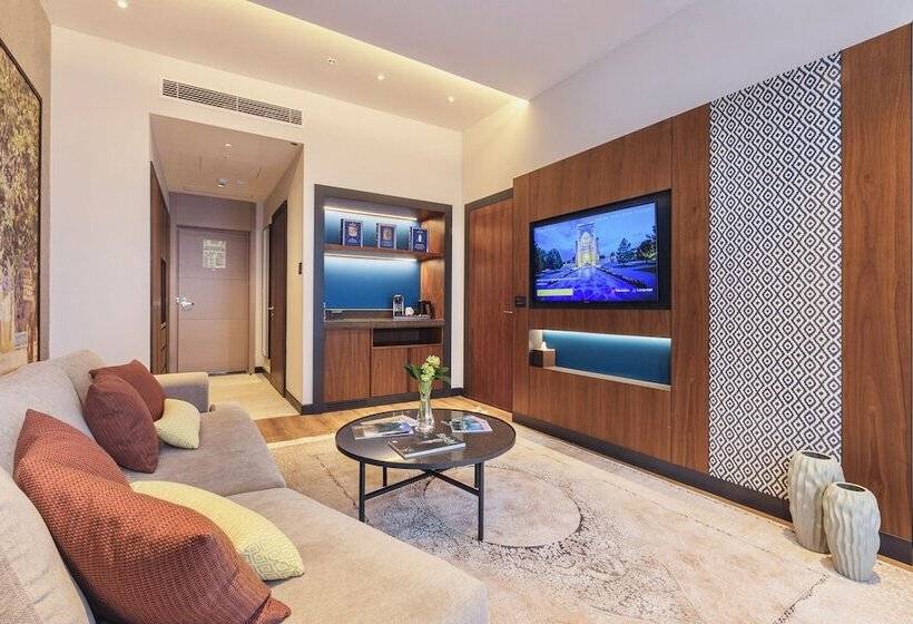 בית מלון כפרי Hilton Garden Inn Samarkand Afrosiyob