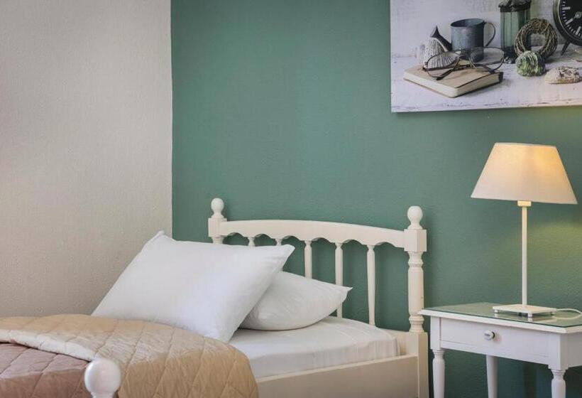 Отель Dendrolivano