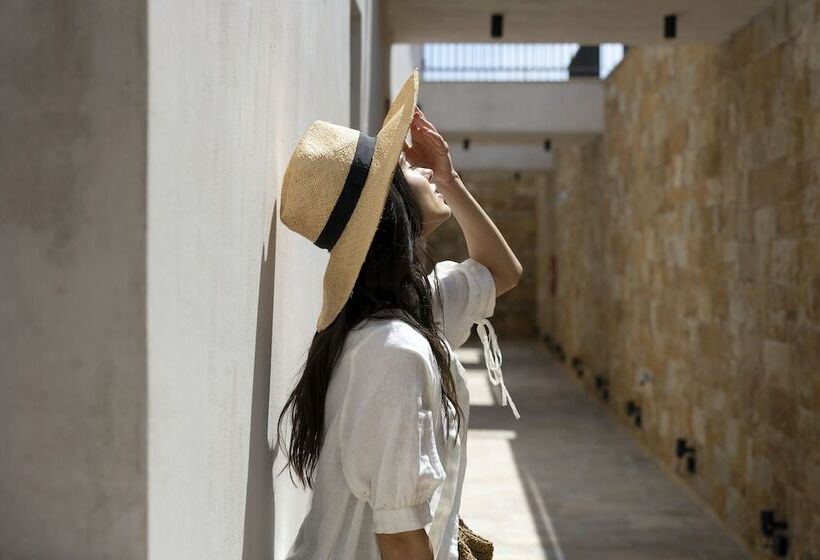 בית מלון כפרי Pnoes Luxury Suites