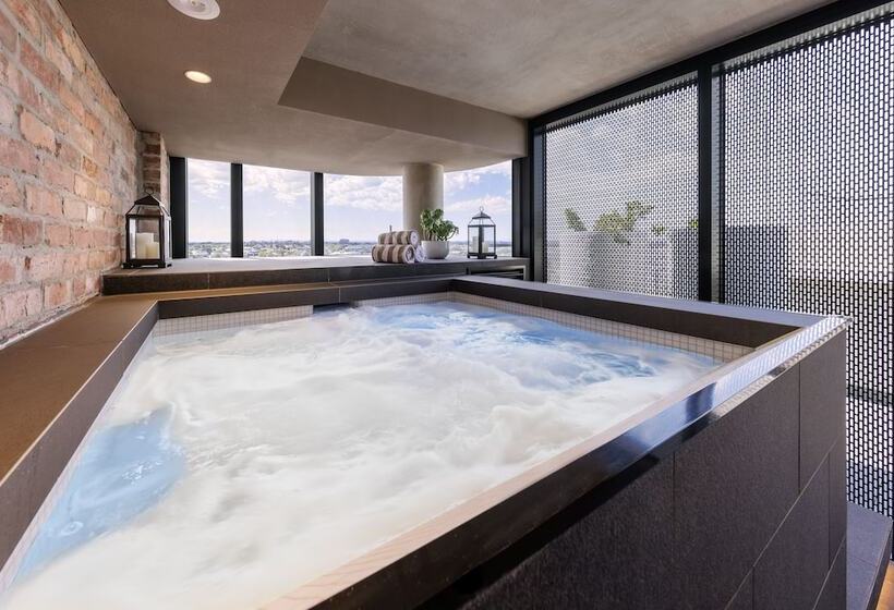 هتل Veriu Collingwood