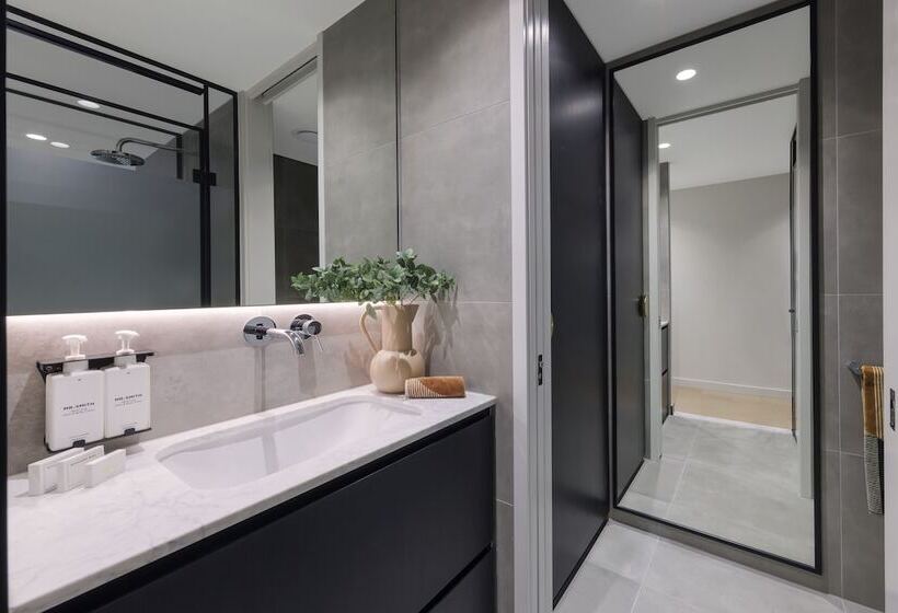 هتل Veriu Collingwood