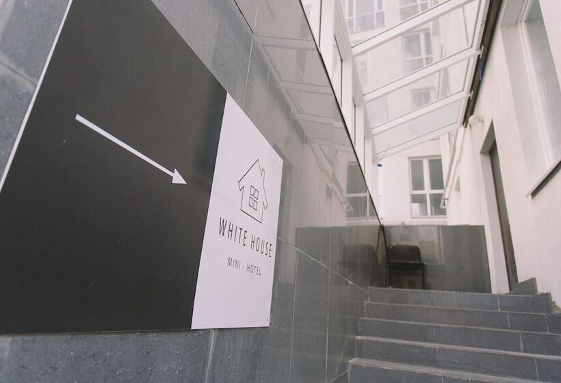 Отель White House